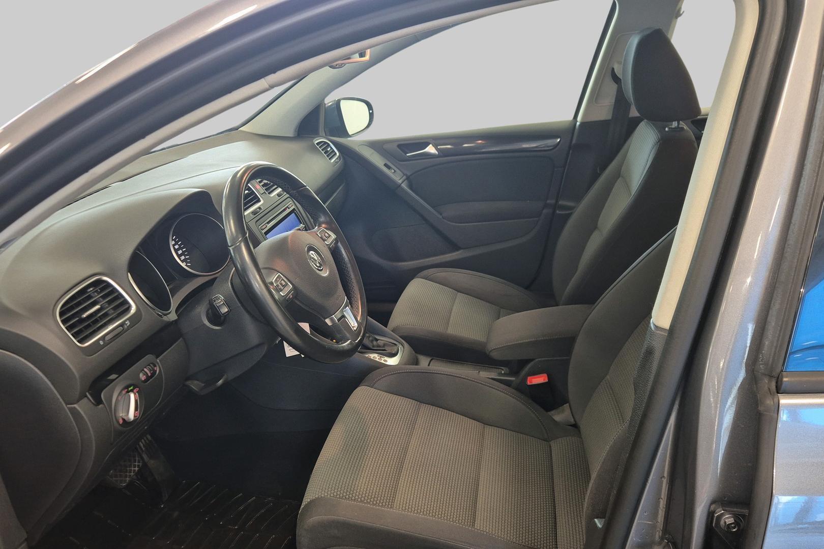 VOLKSWAGEN Golf 2012