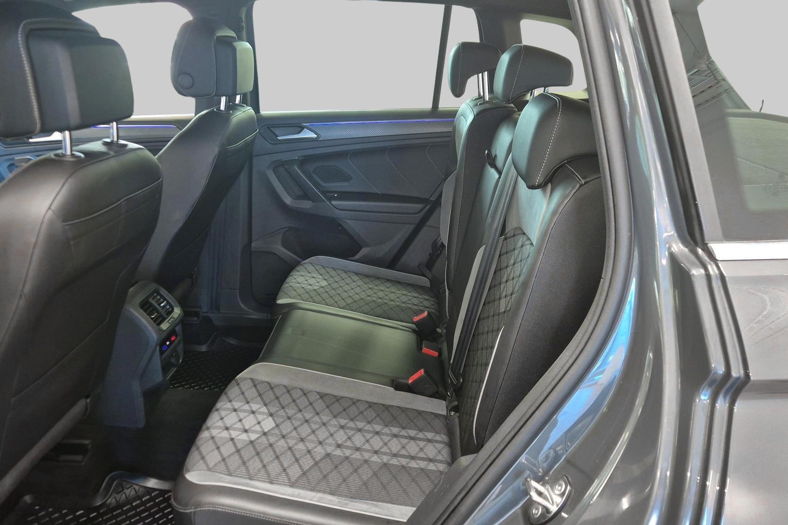 VOLKSWAGEN Tiguan 10