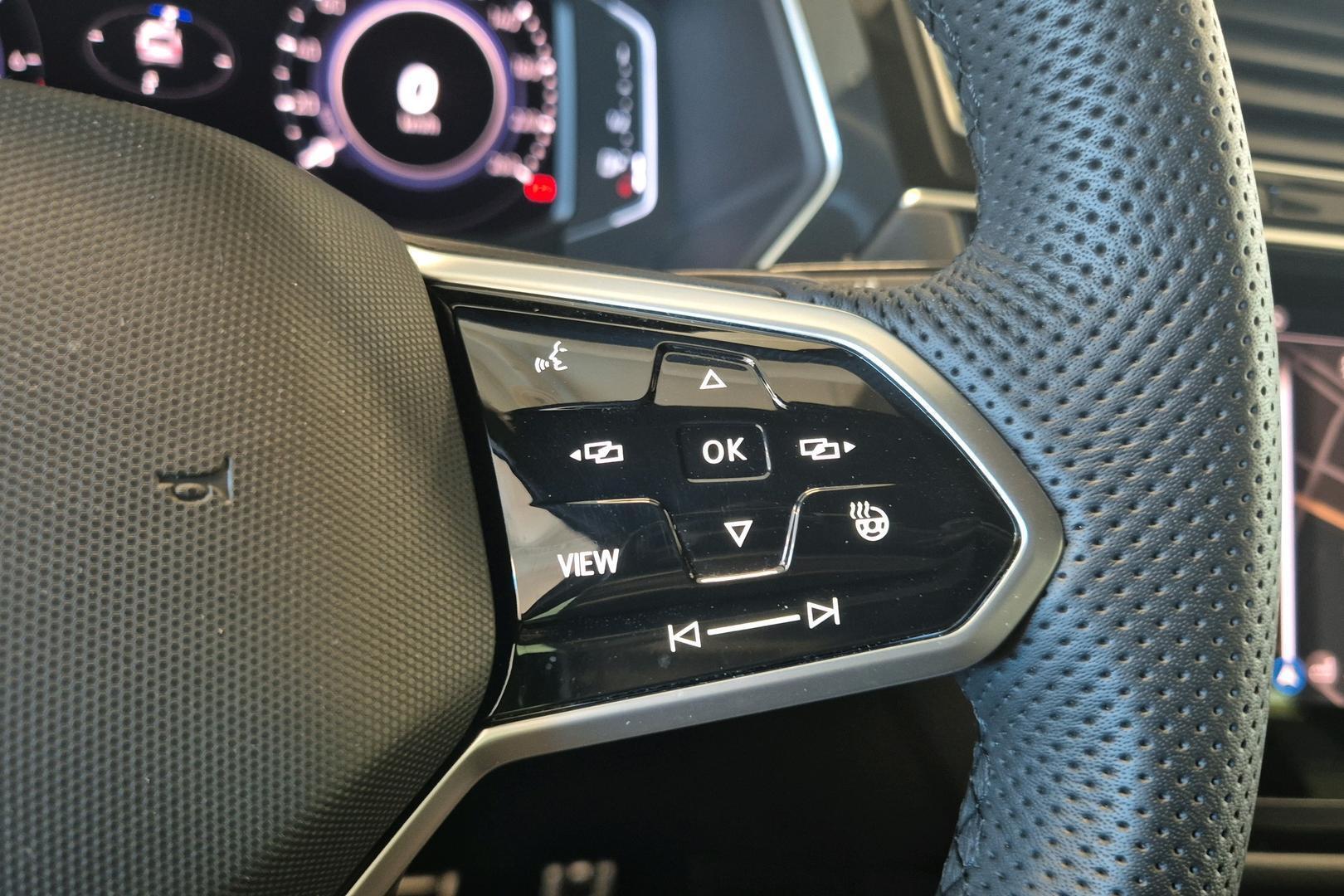 VOLKSWAGEN Tiguan 18