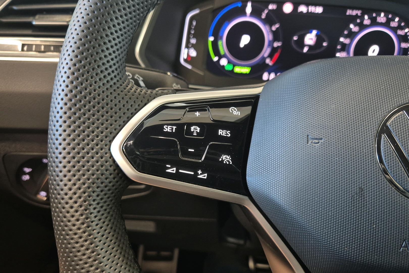 VOLKSWAGEN Tiguan 19