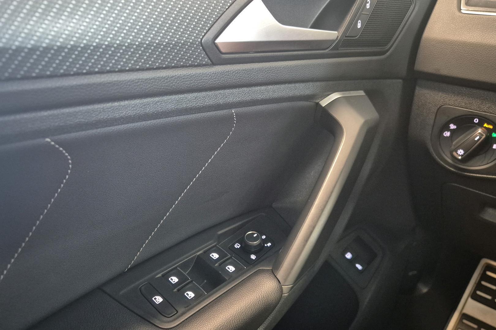 VOLKSWAGEN Tiguan 20