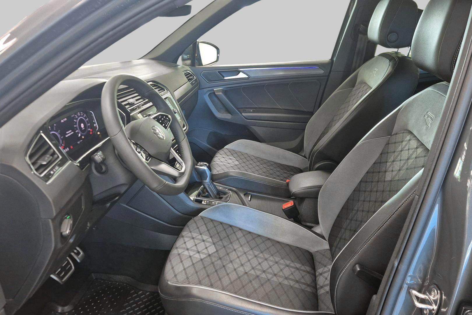 VOLKSWAGEN Tiguan 9