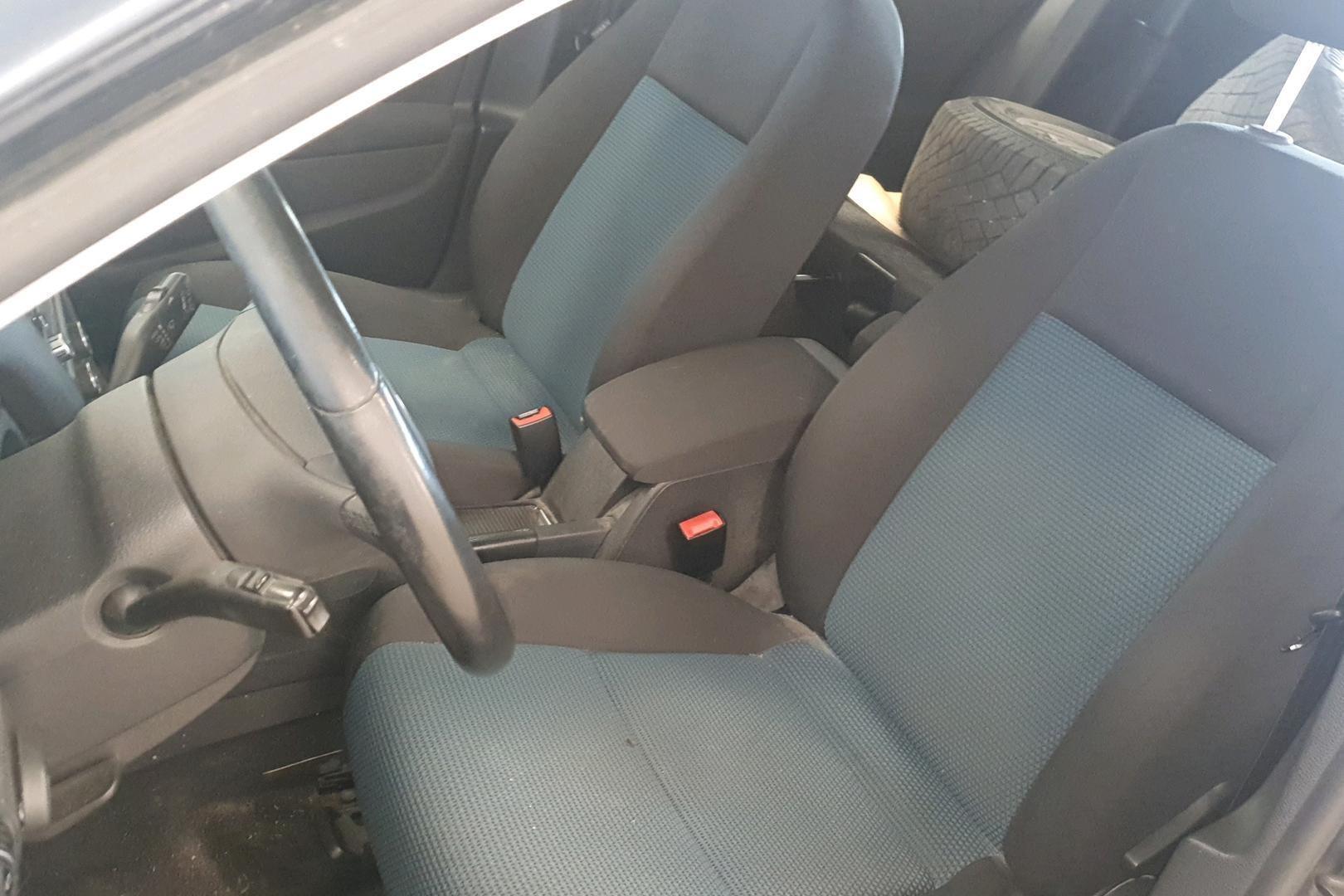 VOLKSWAGEN Golf 2012