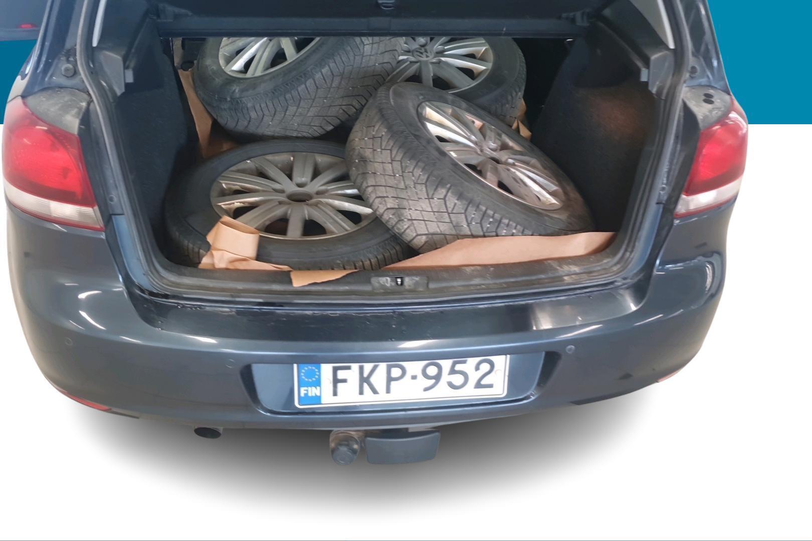 VOLKSWAGEN Golf 2012