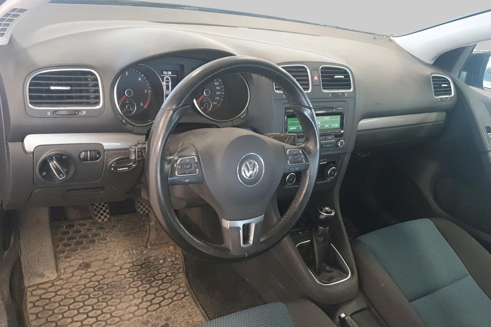 VOLKSWAGEN Golf 2012