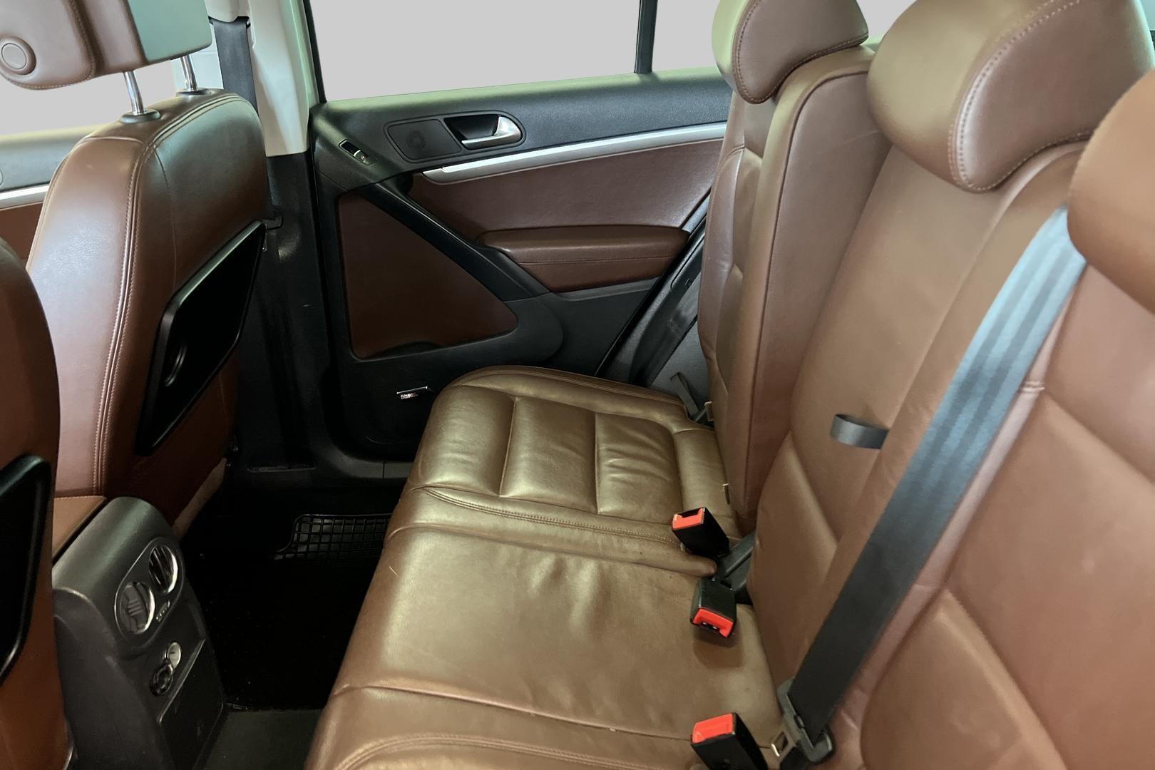 VOLKSWAGEN Tiguan 10