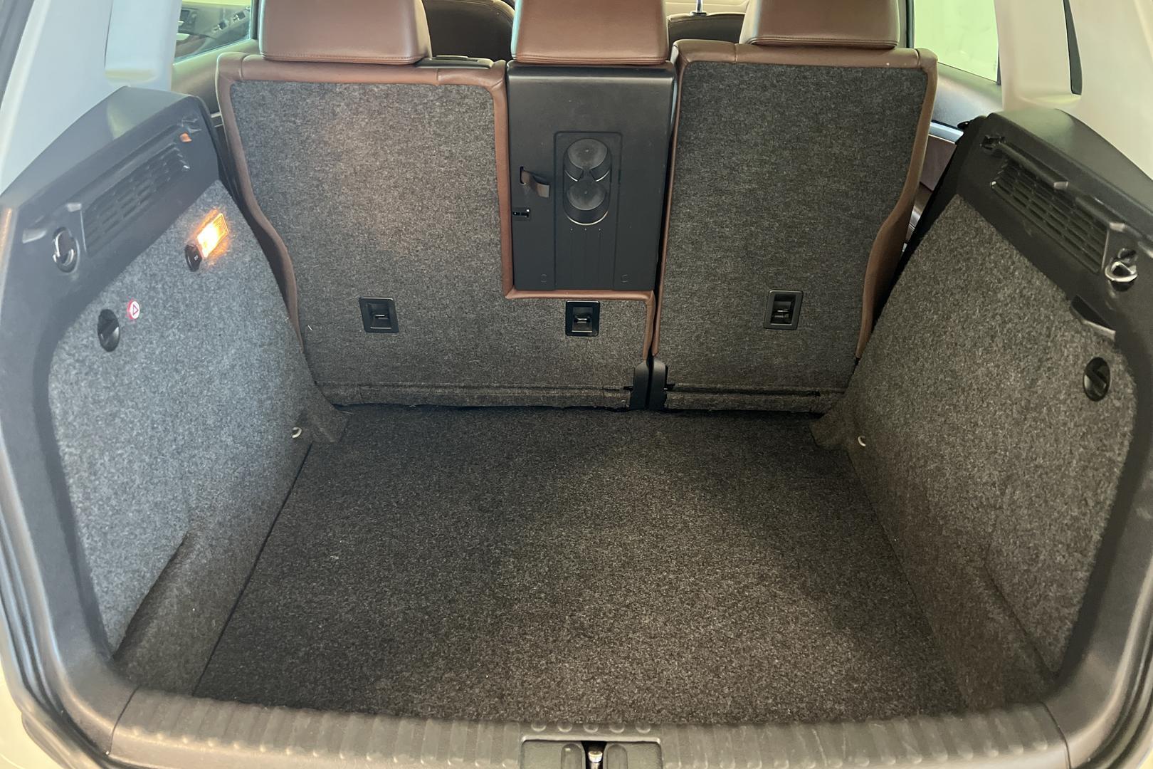 VOLKSWAGEN Tiguan 12