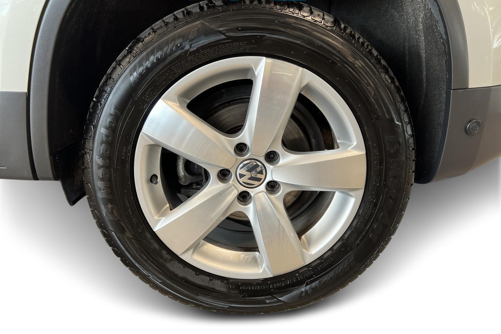 VOLKSWAGEN Tiguan 13