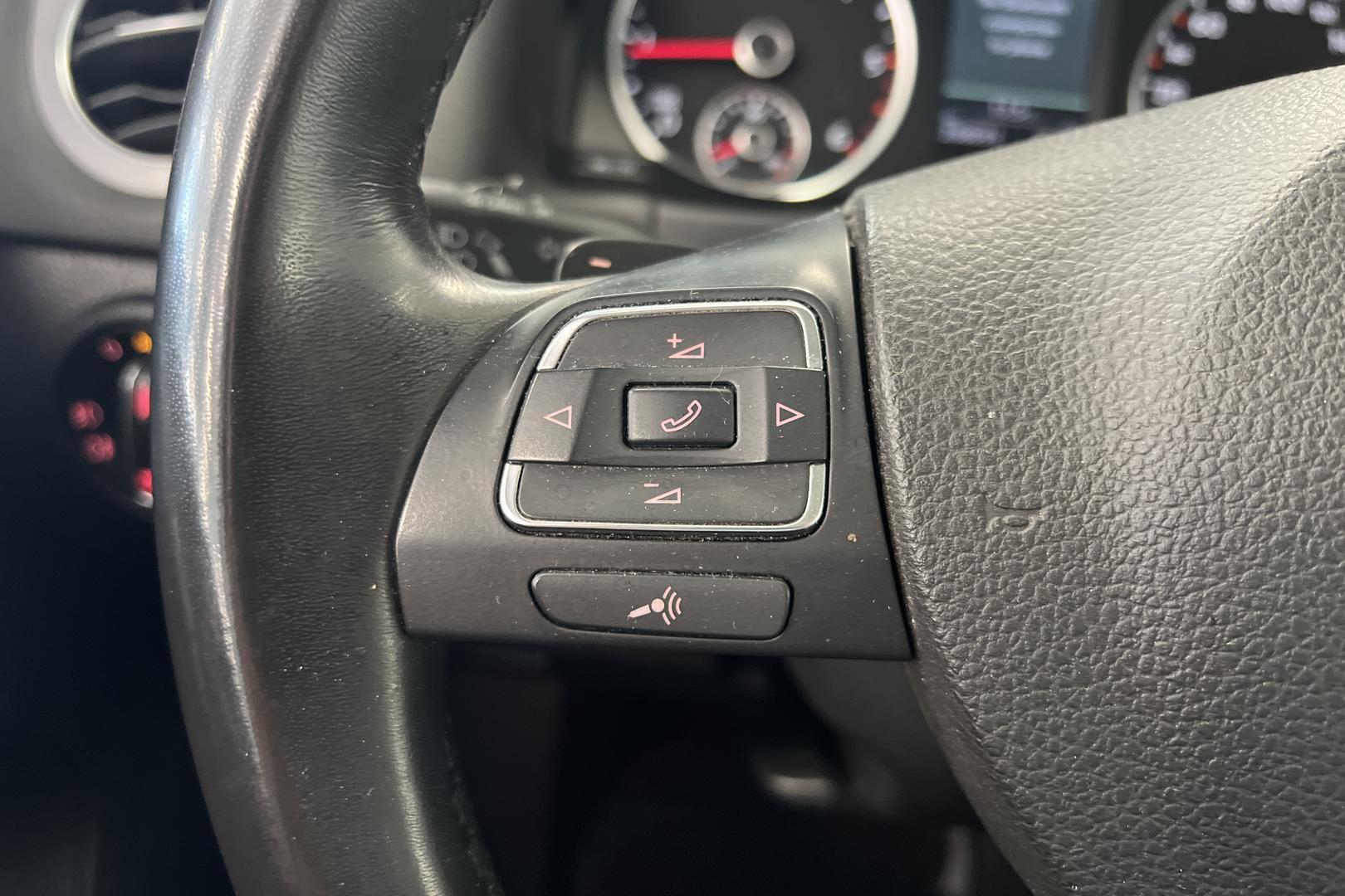 VOLKSWAGEN Tiguan 17