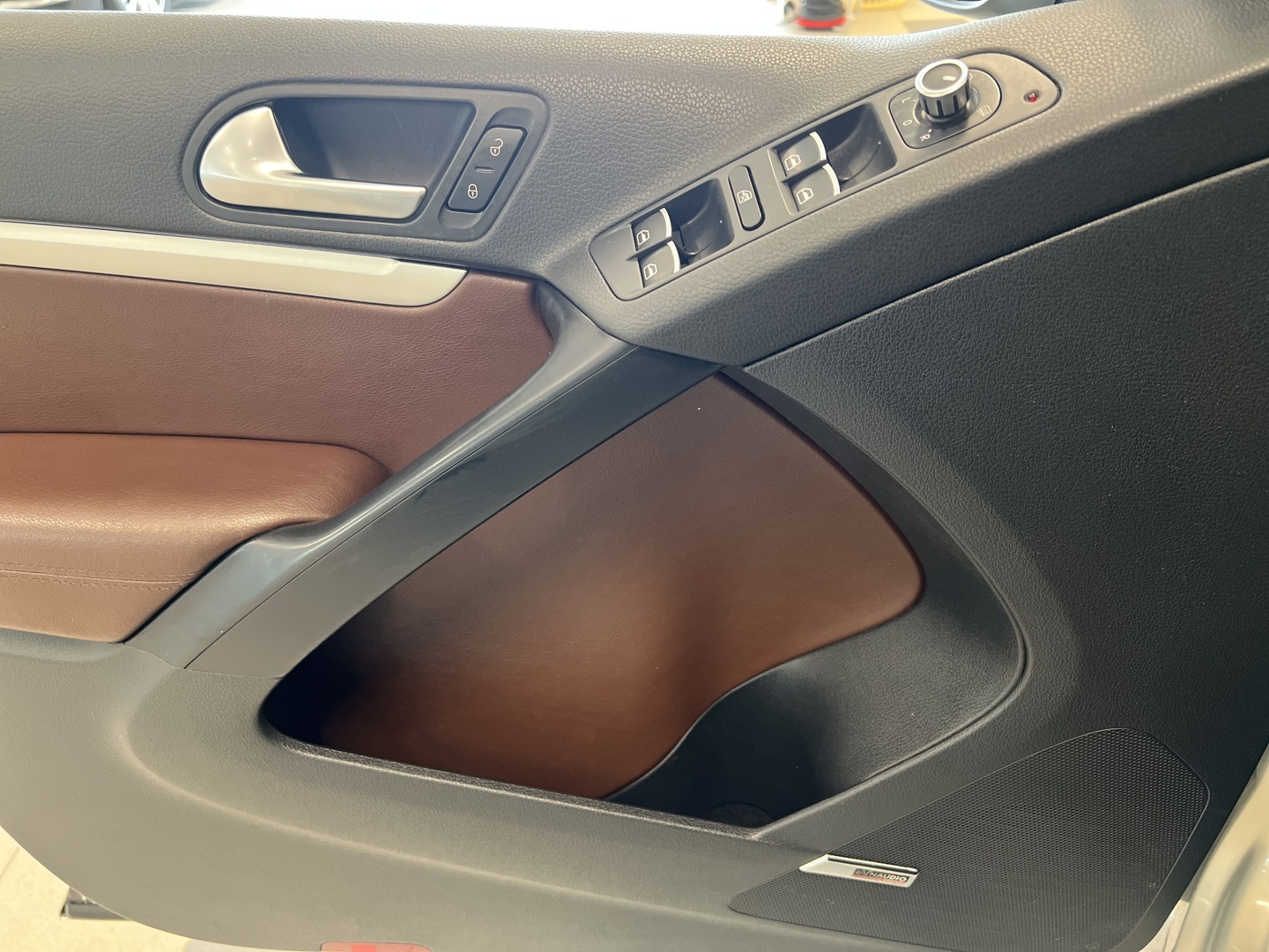 VOLKSWAGEN Tiguan 20