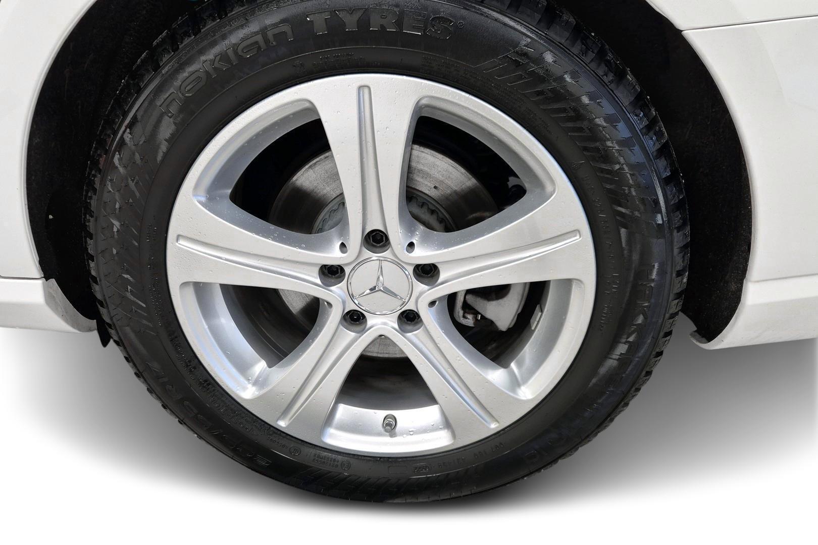 MERCEDES-BENZ E 2022