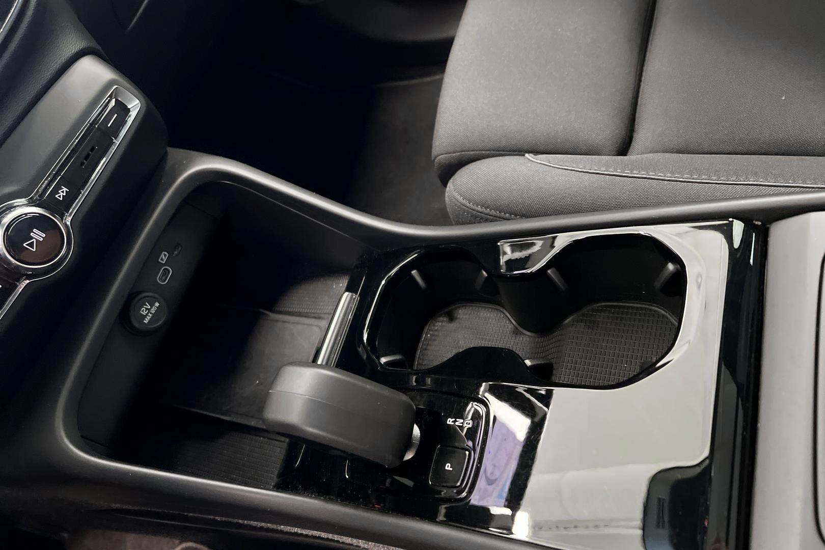 VOLVO XC40 2023