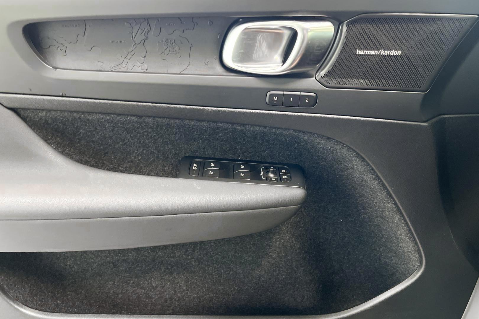 VOLVO XC40 2023
