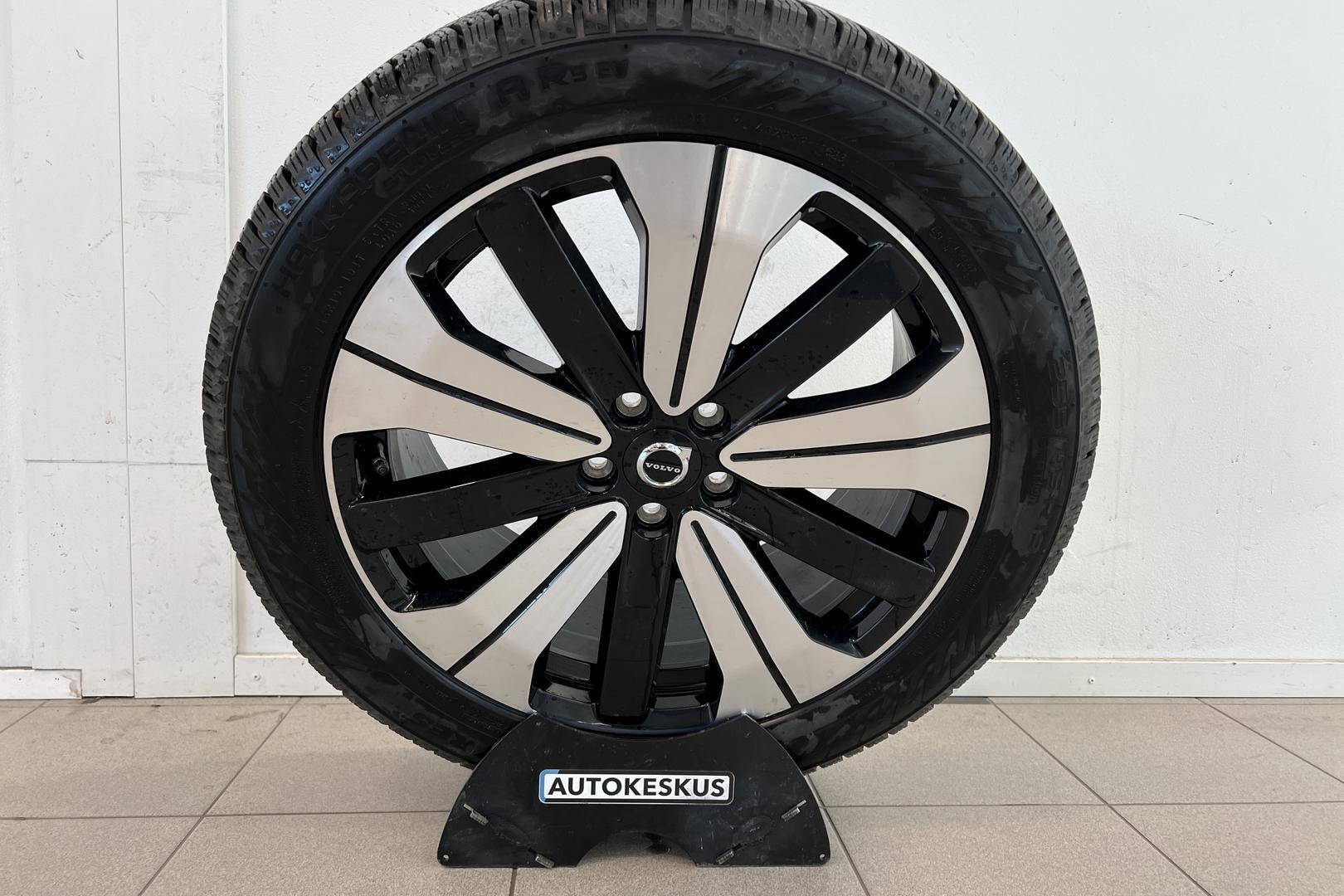 VOLVO XC40 2023