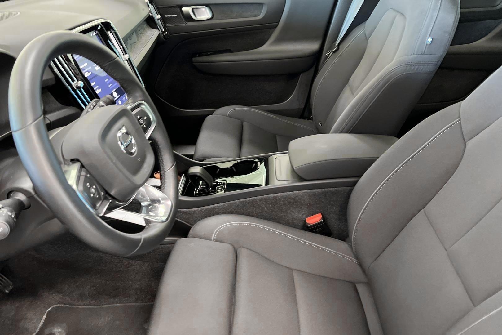 VOLVO XC40 2023