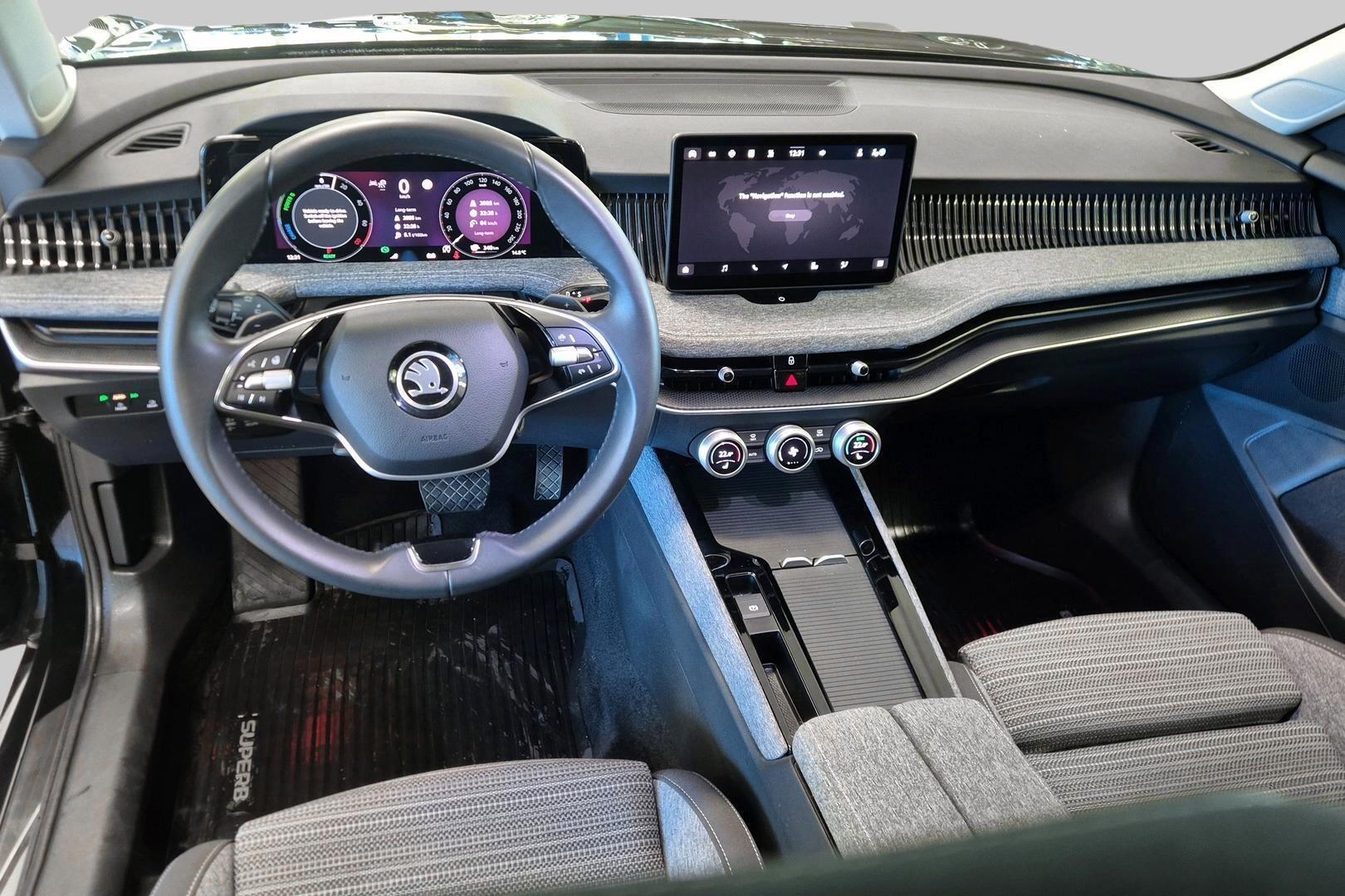 SKODA Superb 2025