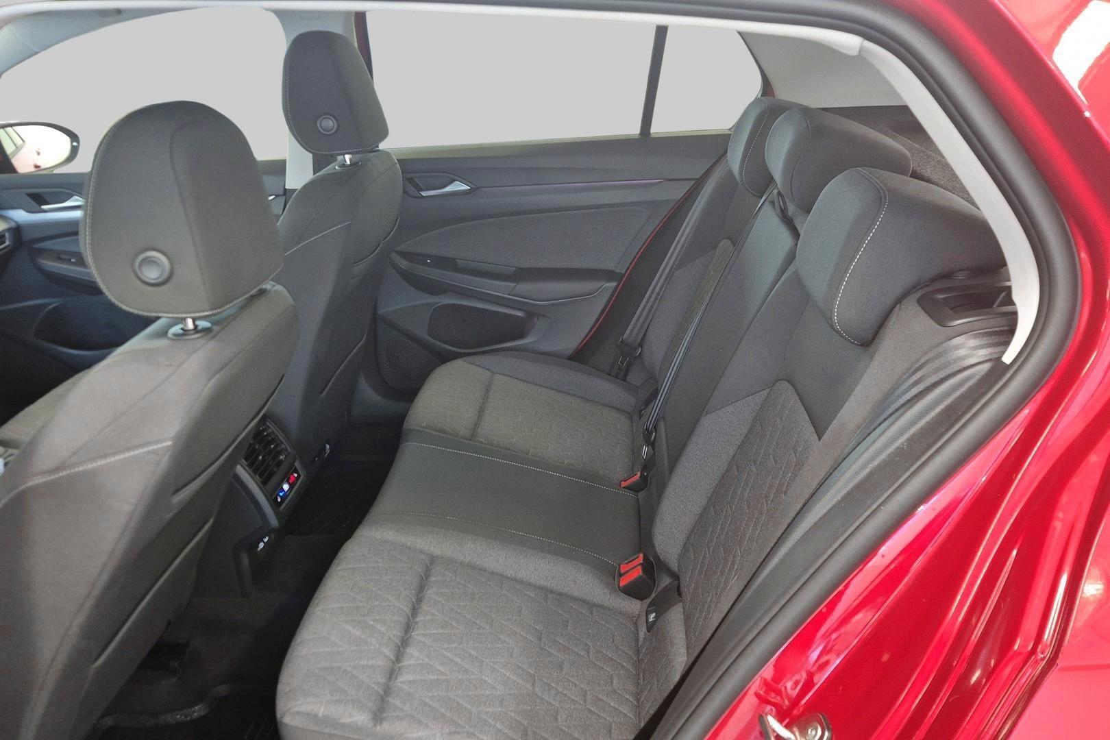 VOLKSWAGEN Golf 2025