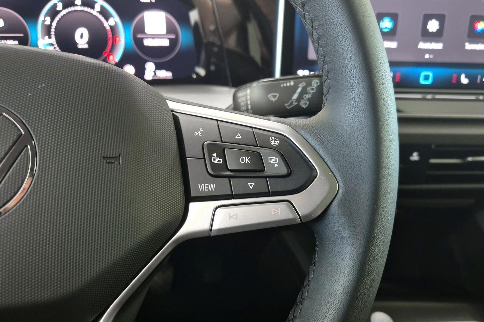 VOLKSWAGEN Golf 2025