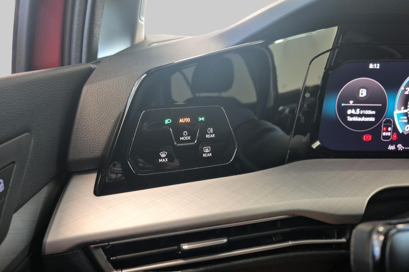 VOLKSWAGEN Golf 2025