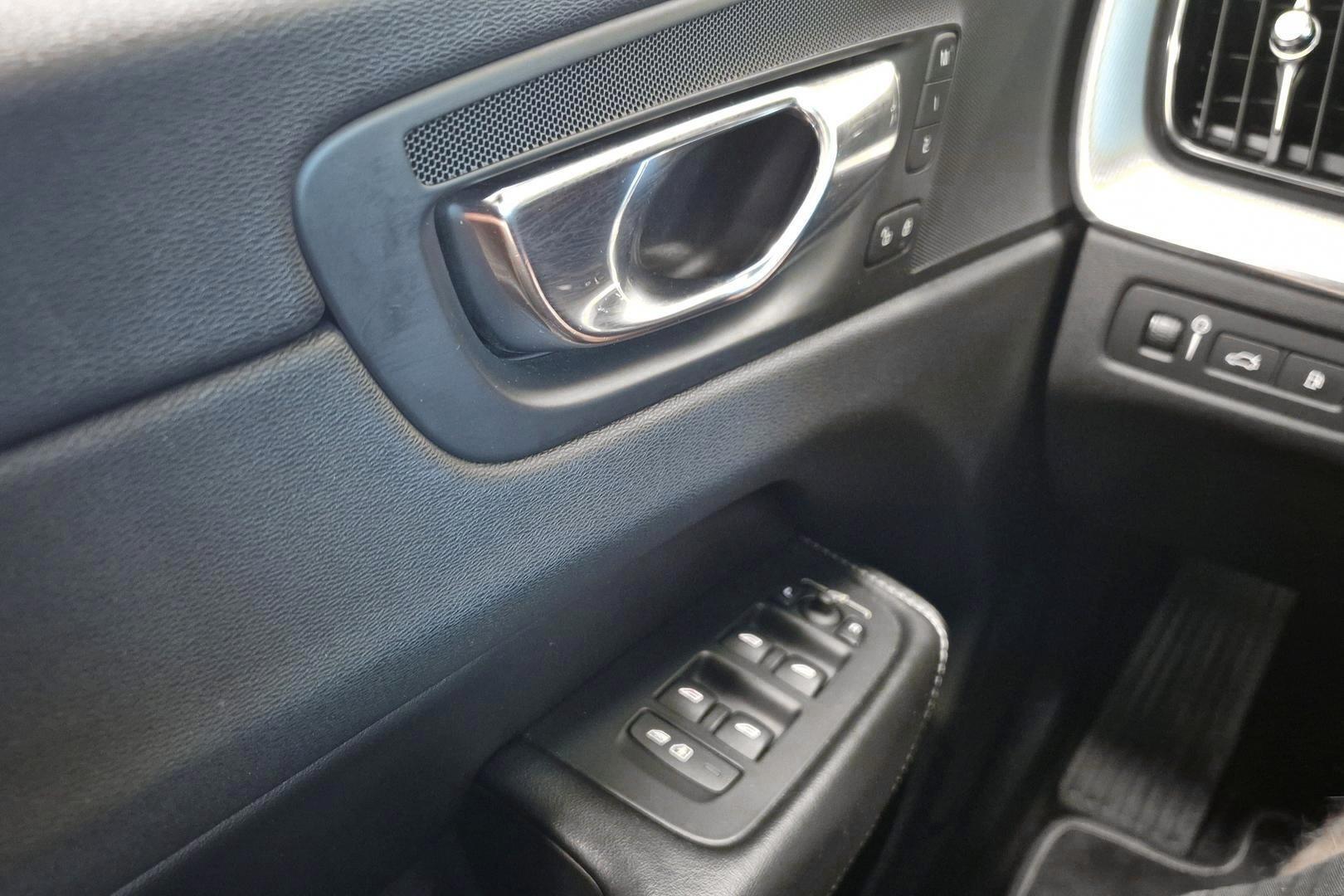 VOLVO XC60 2018