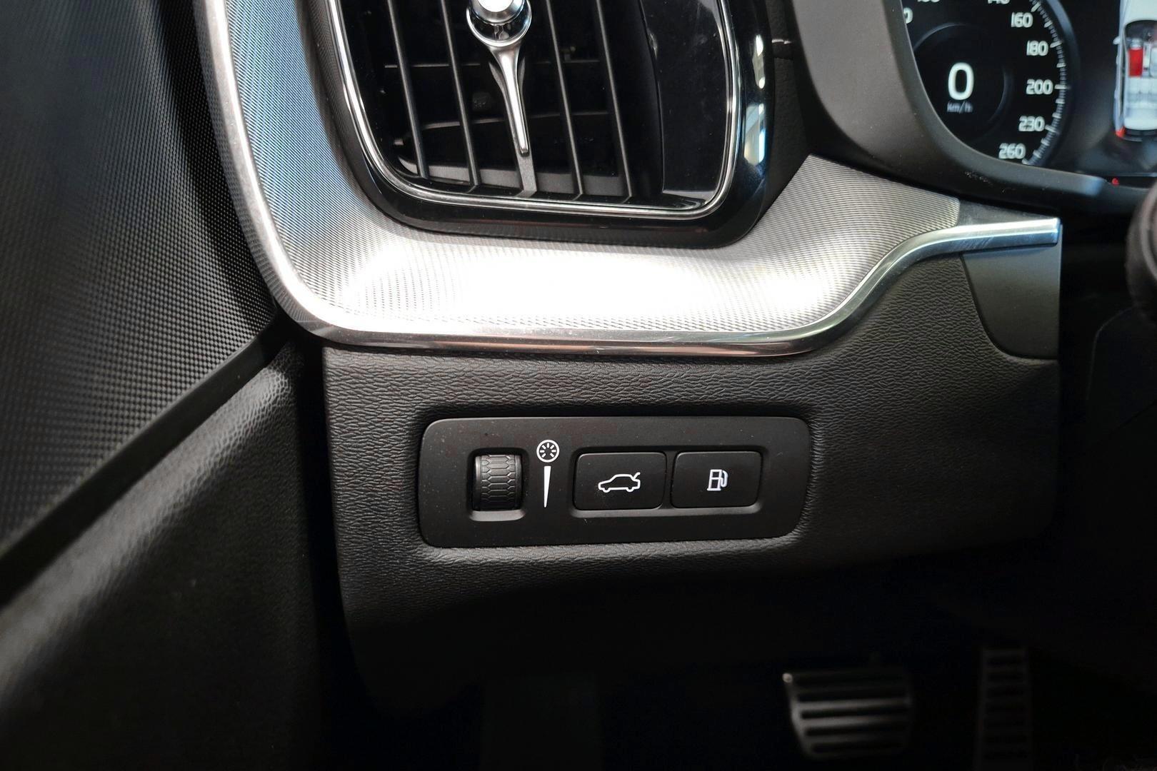 VOLVO XC60 2018