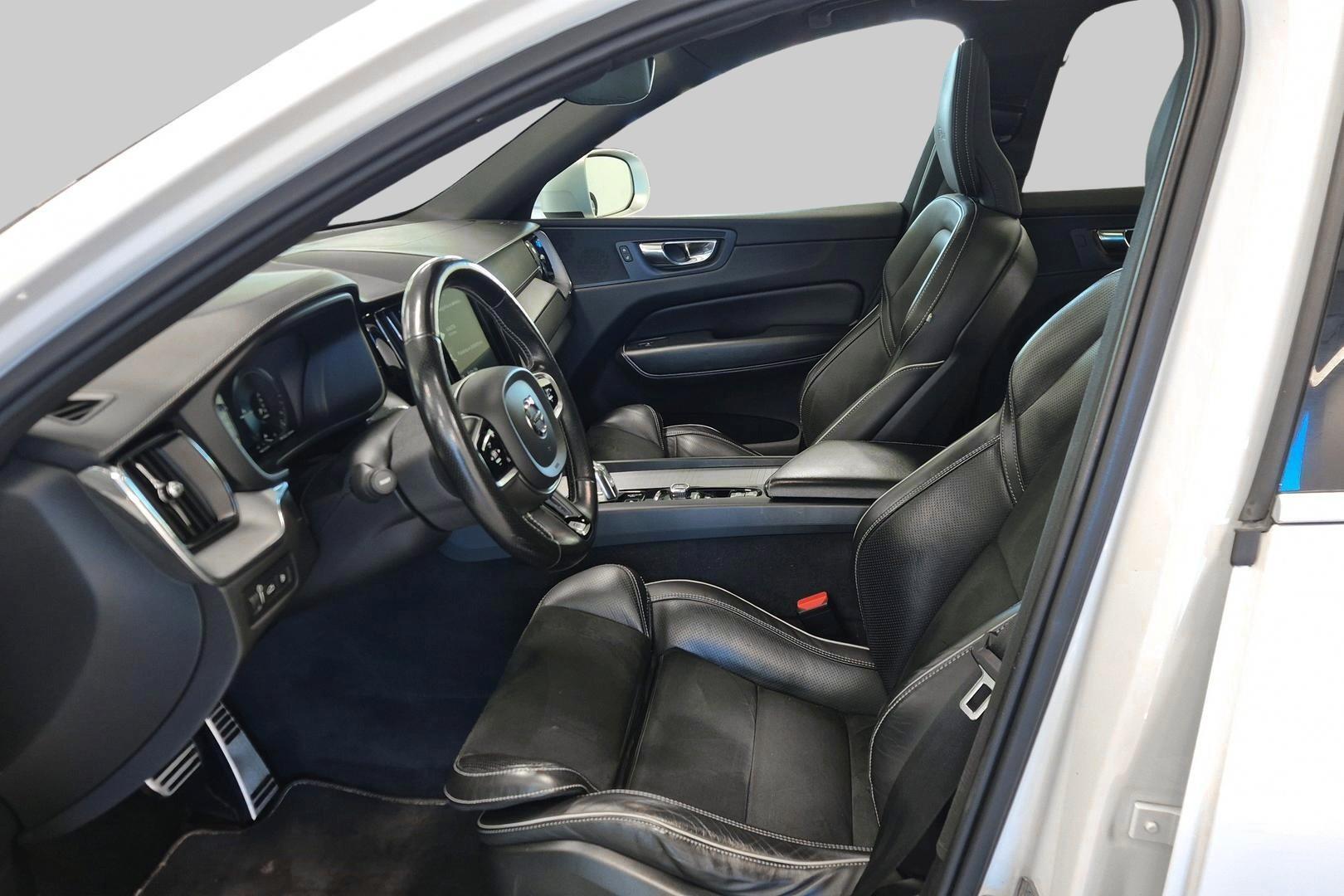 VOLVO XC60 2018