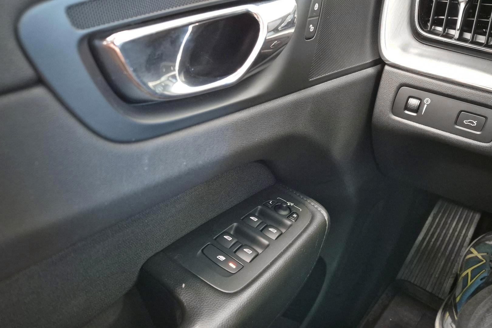 VOLVO XC60 20