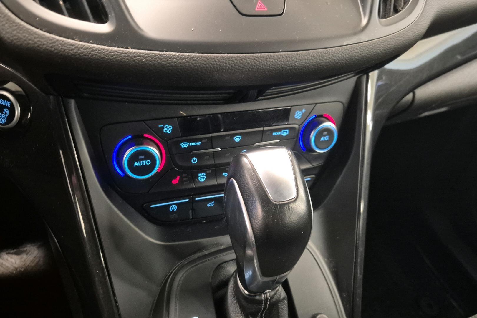 FORD Kuga 16