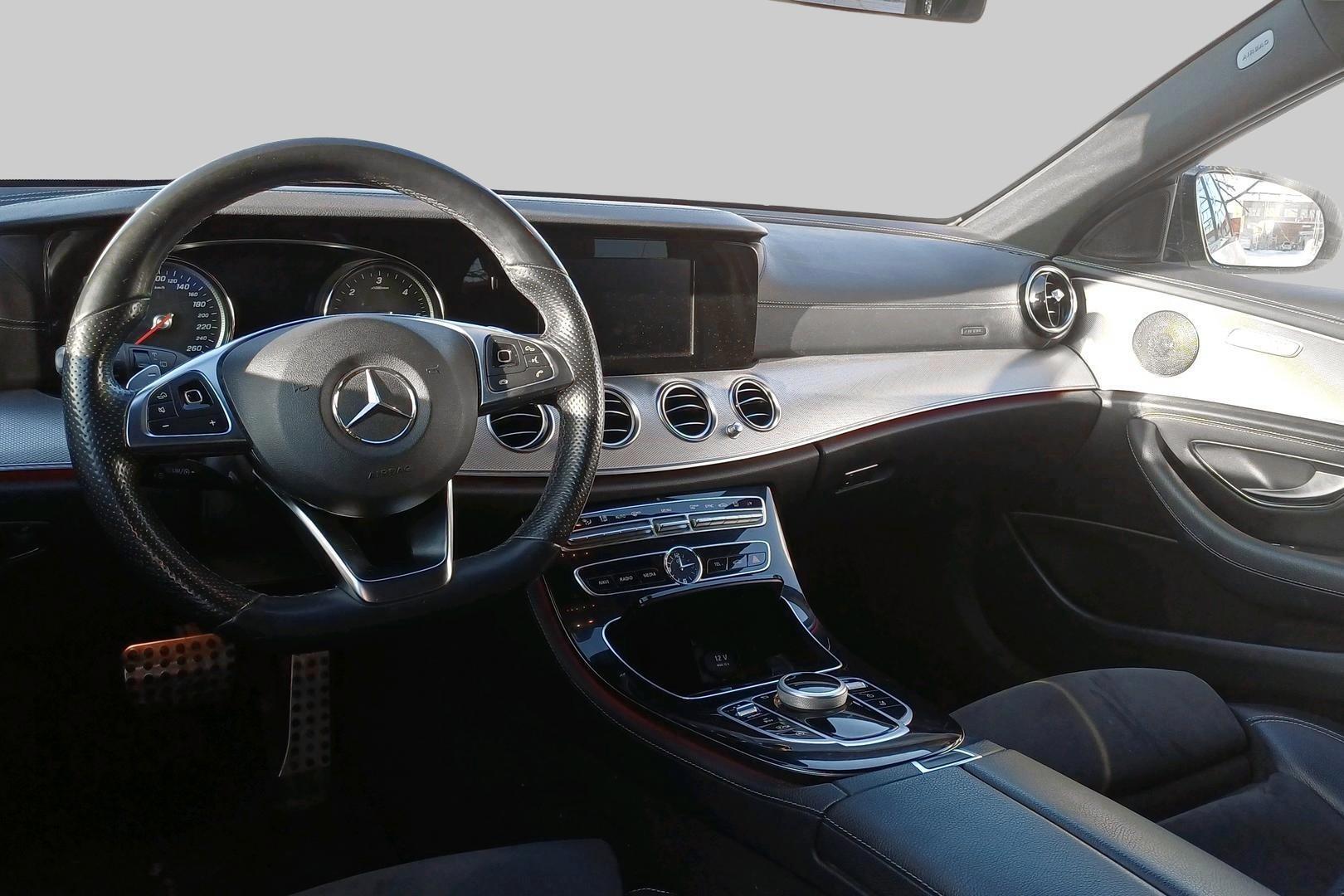 MERCEDES-BENZ E 2017