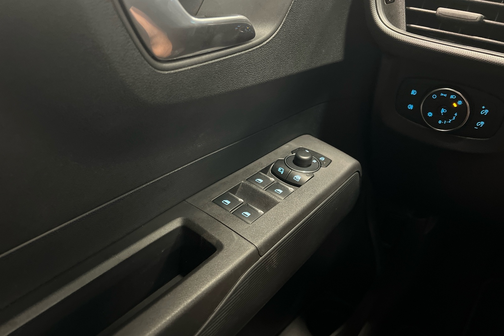 FORD Tourneo Courier 2025