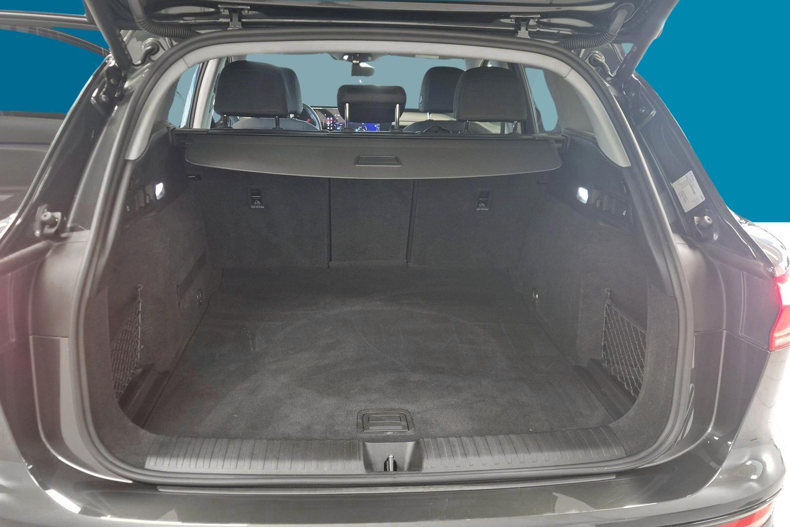 AUDI Q6 e-tron 12