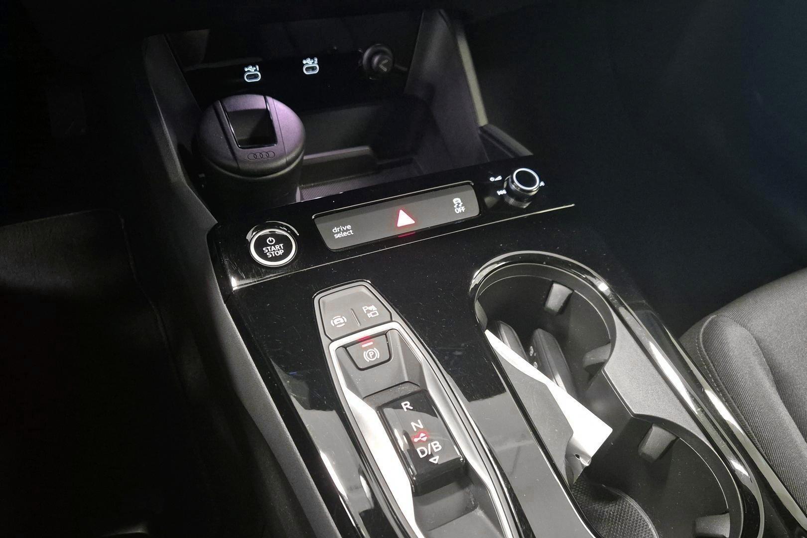 AUDI Q6 e-tron 16