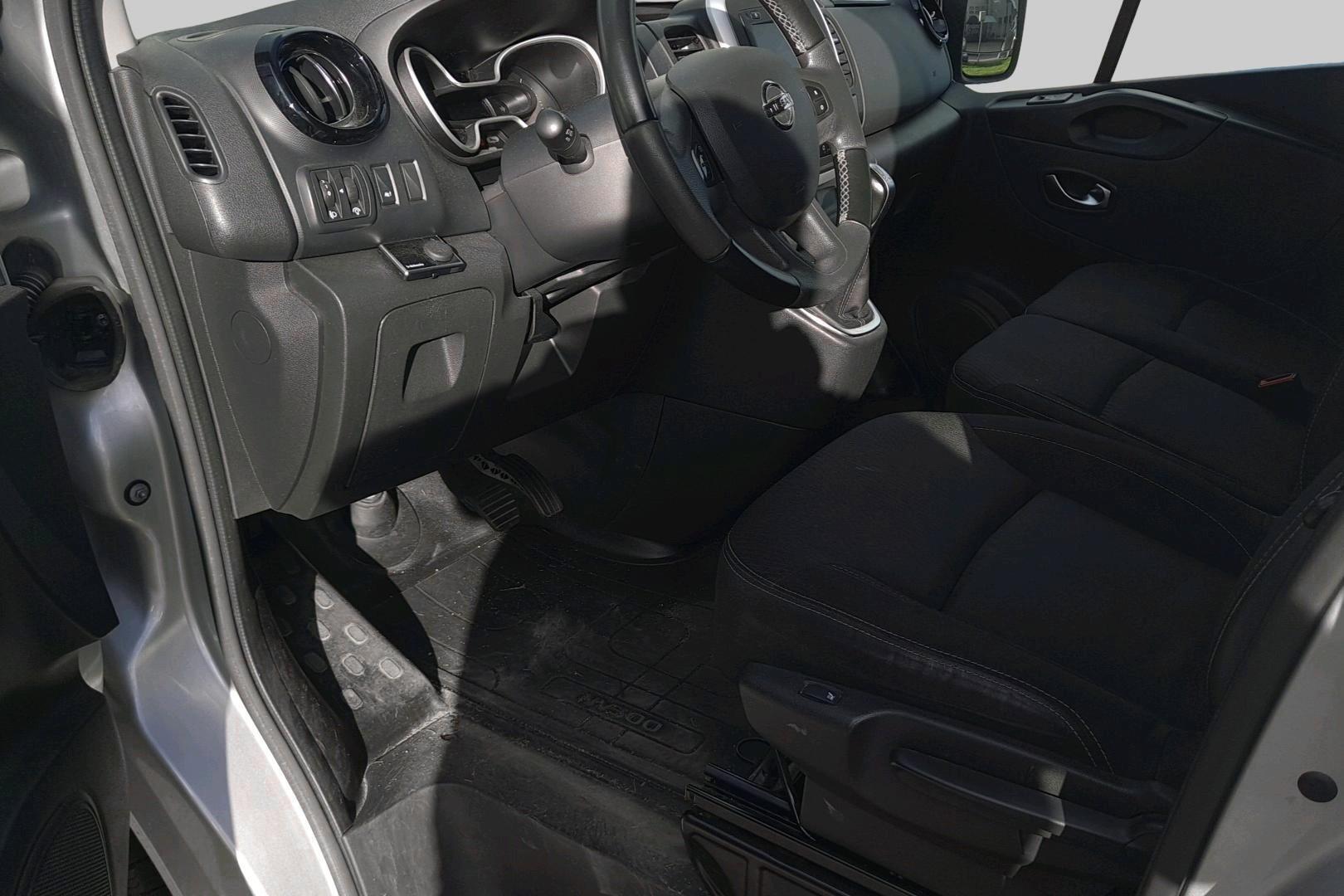 NISSAN NV300 2020