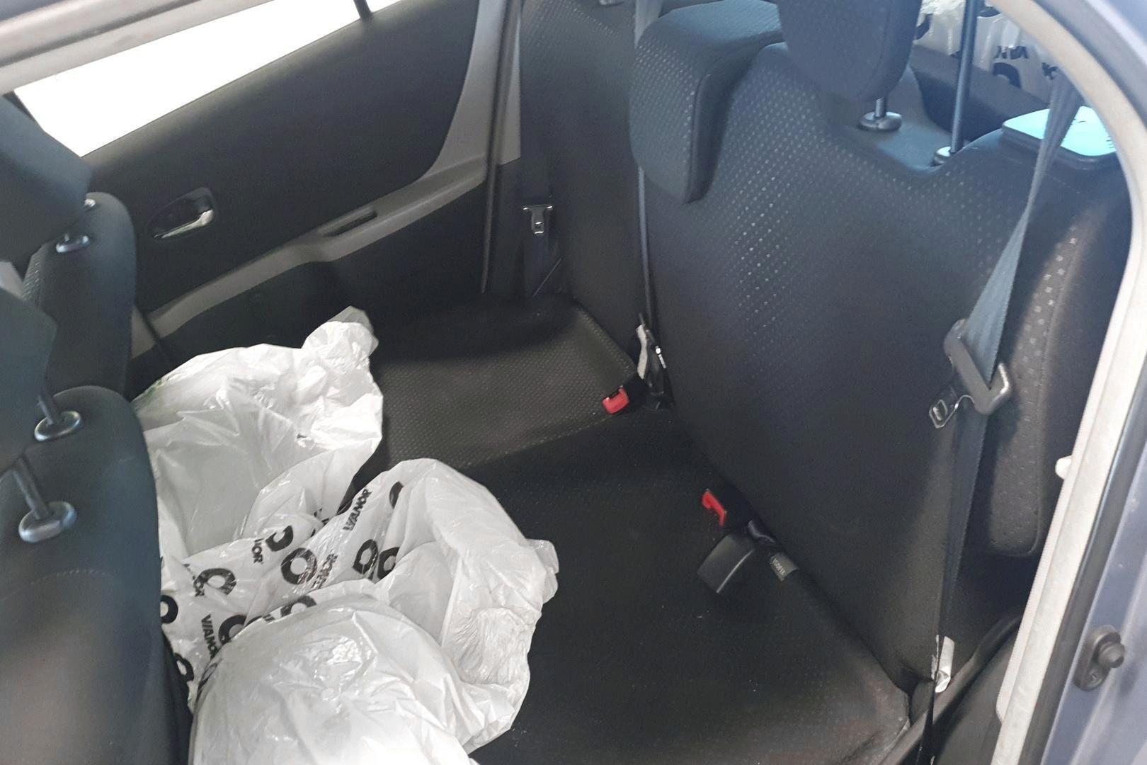 TOYOTA Yaris 2011