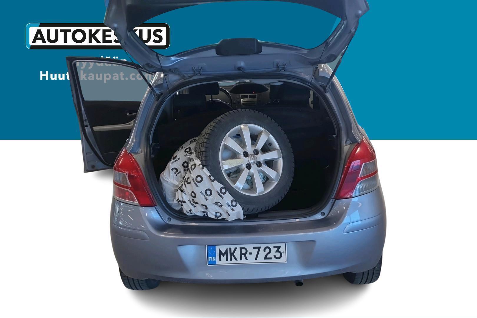 TOYOTA Yaris 2011
