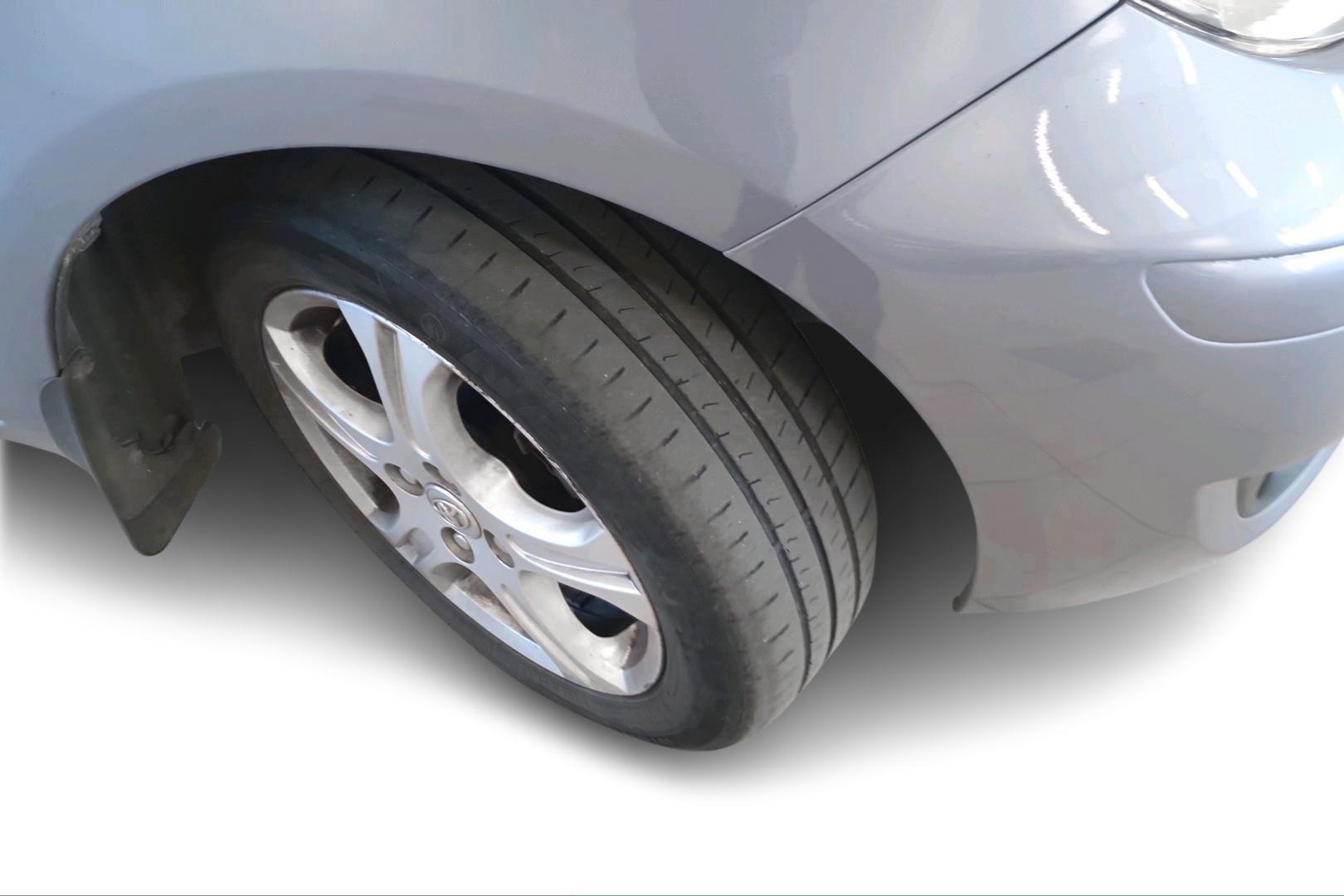 TOYOTA Yaris 2011