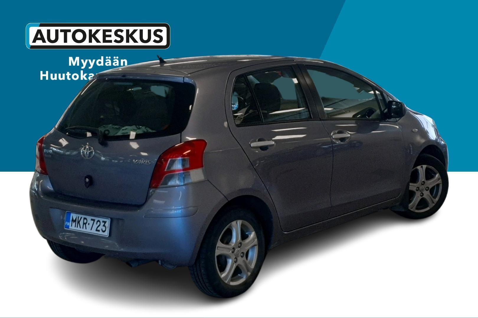 TOYOTA Yaris 2011