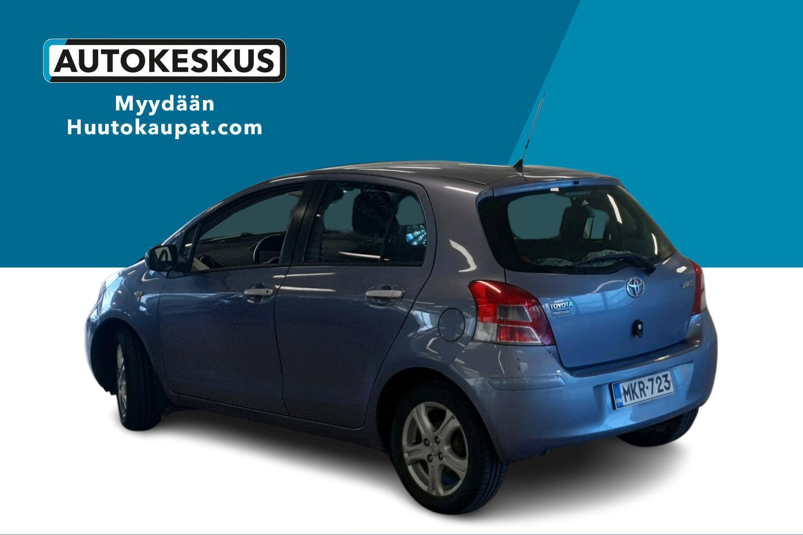 TOYOTA Yaris 2011