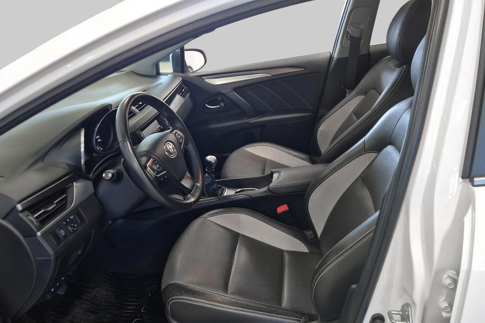 TOYOTA Avensis 2017