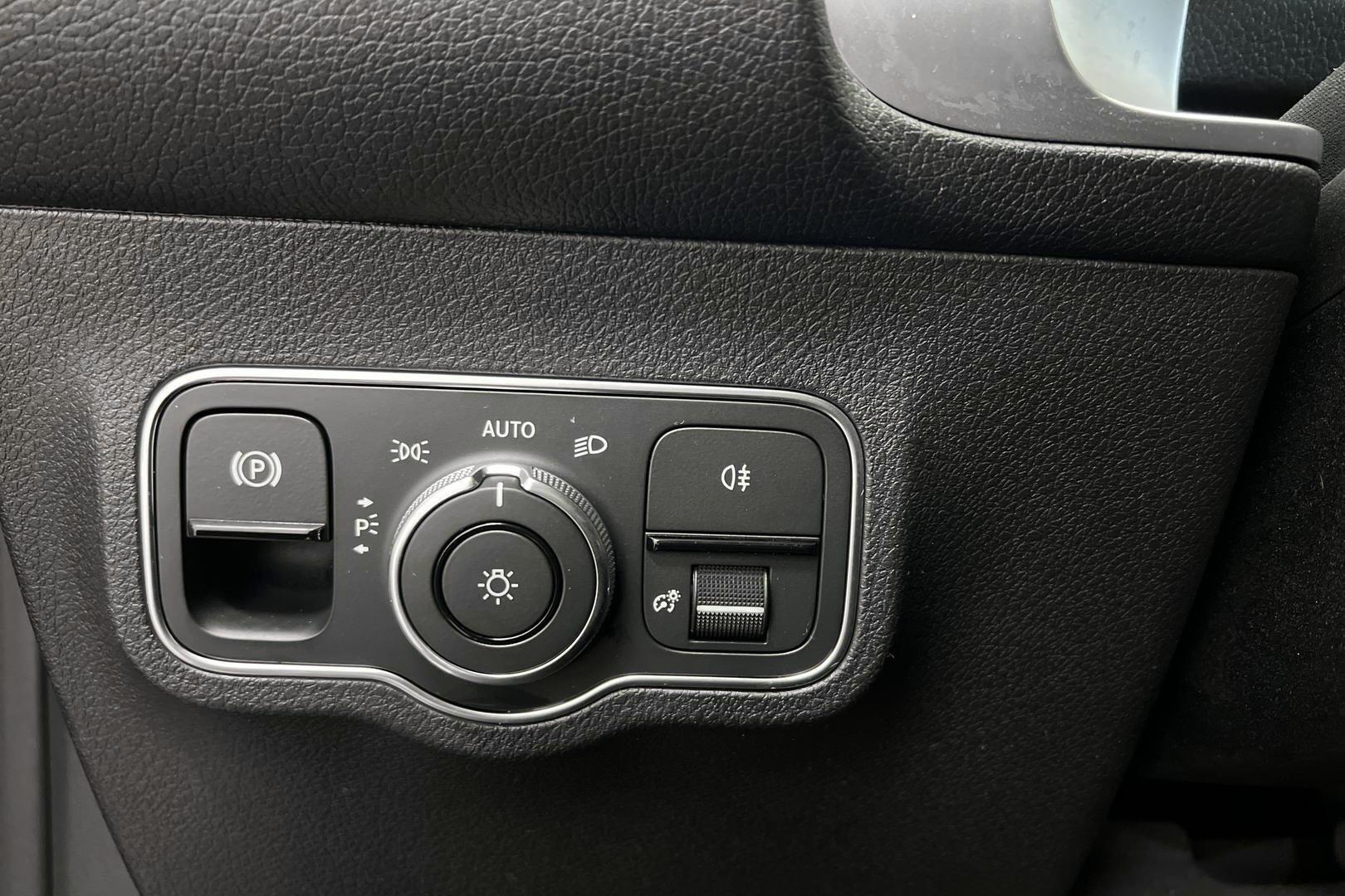 MERCEDES-BENZ EQB 2022