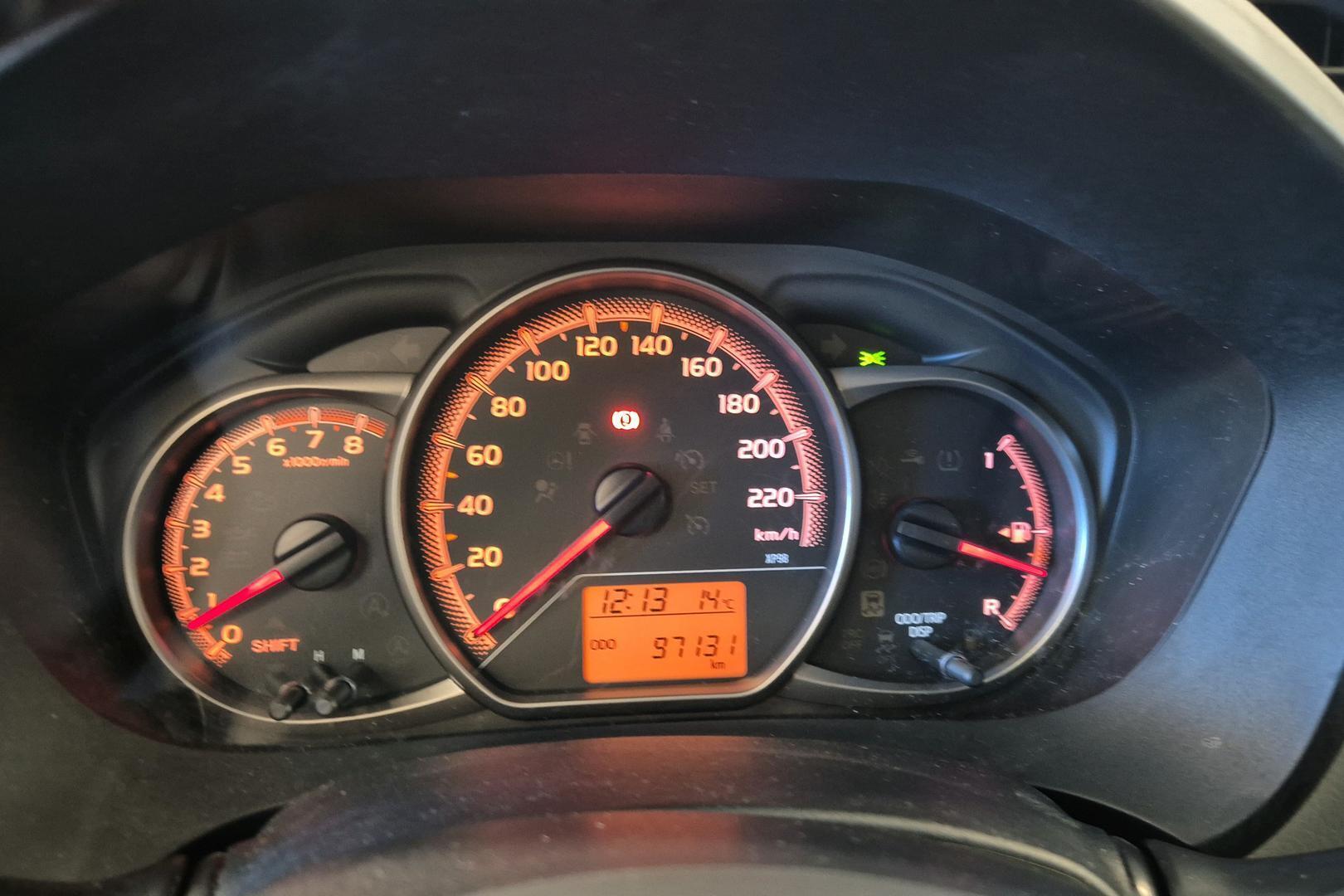TOYOTA Yaris 2015