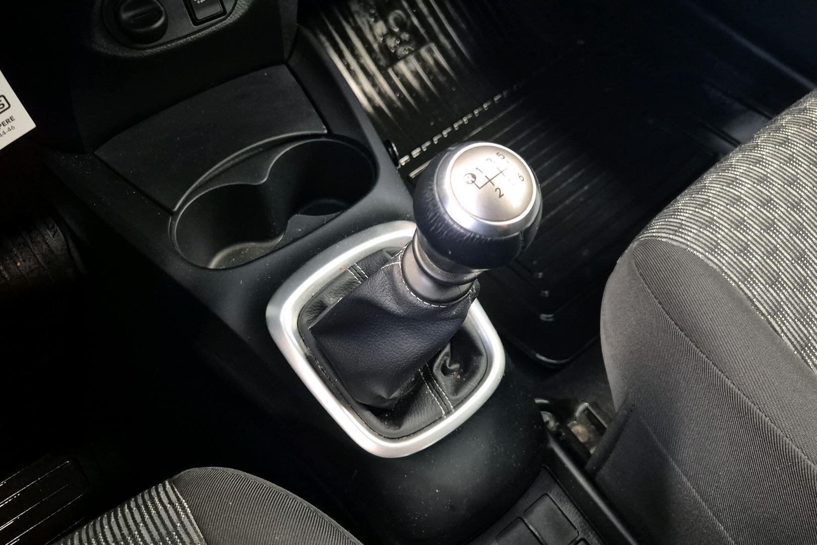 TOYOTA Yaris 2015