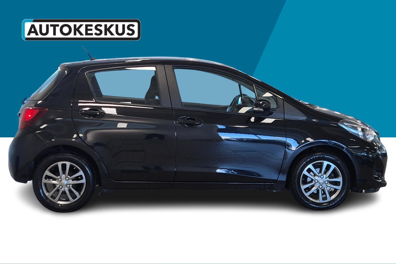 TOYOTA Yaris 2015