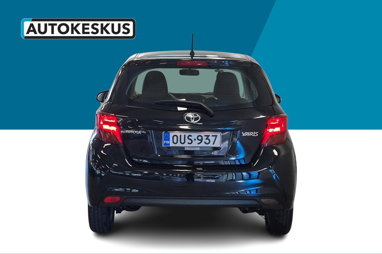 TOYOTA Yaris 2015