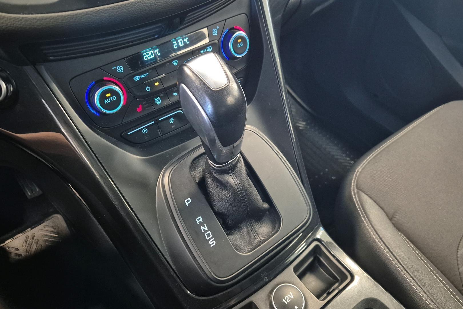 FORD Kuga 17