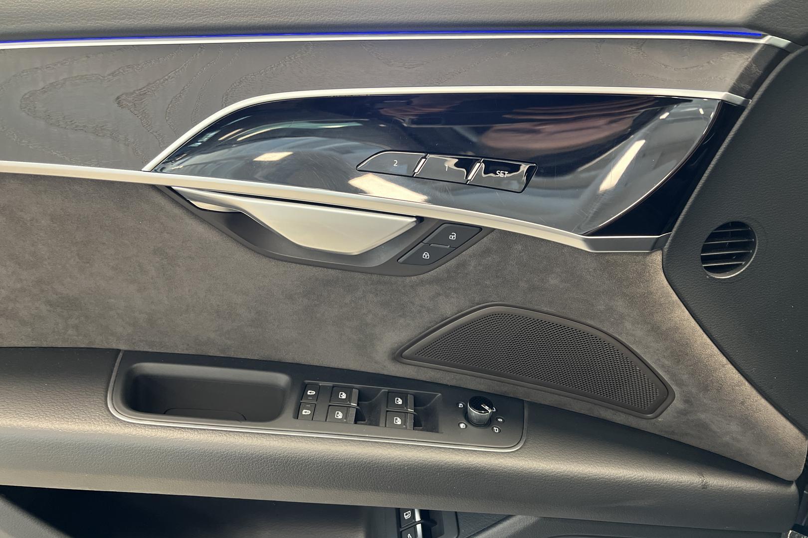 AUDI A8 2021
