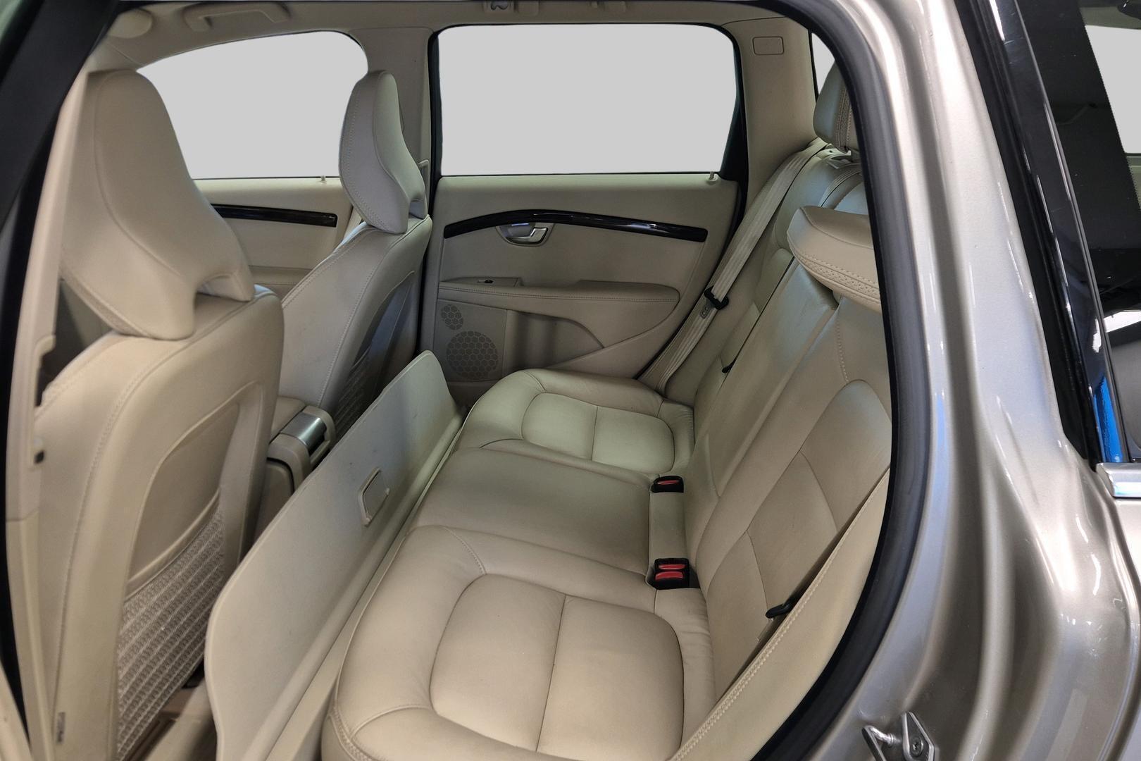 VOLVO XC70 10