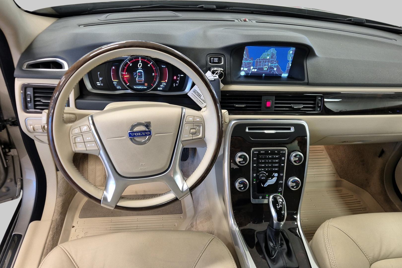 VOLVO XC70 11