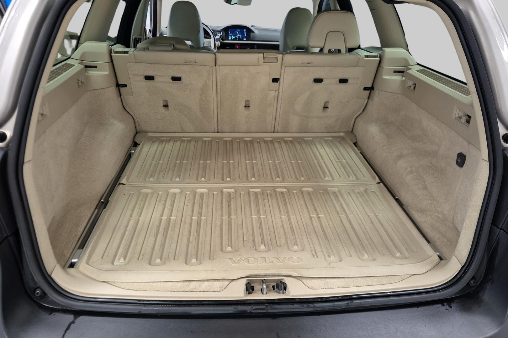 VOLVO XC70 12