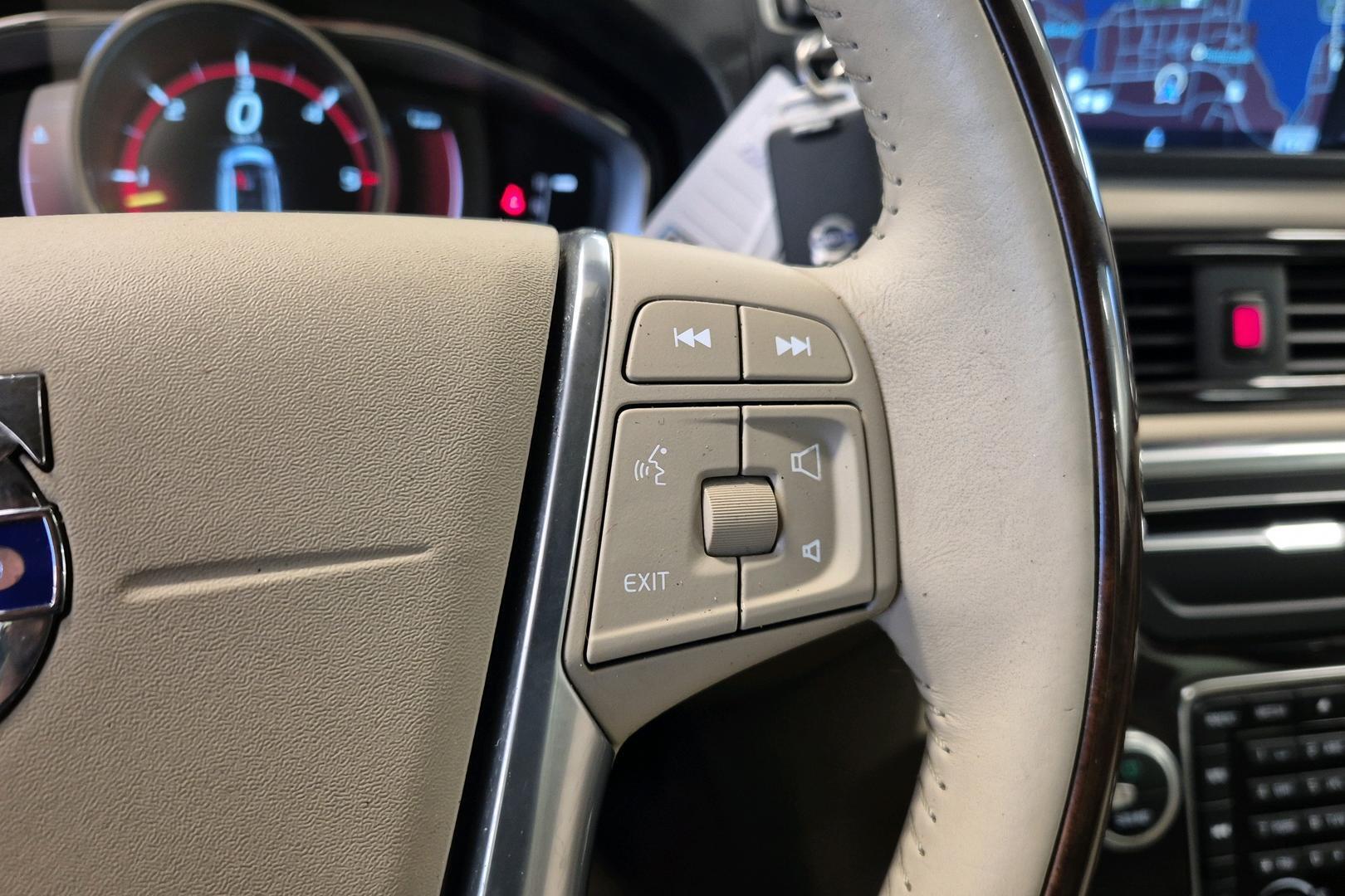 VOLVO XC70 18